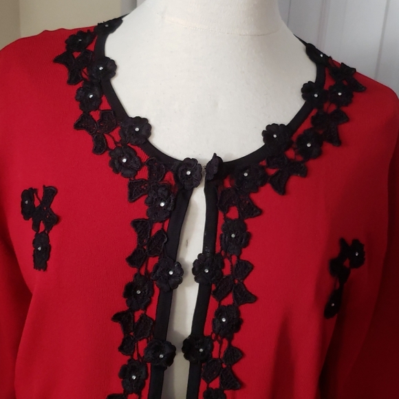 Set of two embroidered pieces - Picture 2 of 3